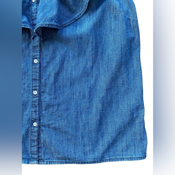 Old Navy Women’s Denim Sleeveless V-Neck Ruffle Neckline Button Front Top Size L - Picture 4 of 8